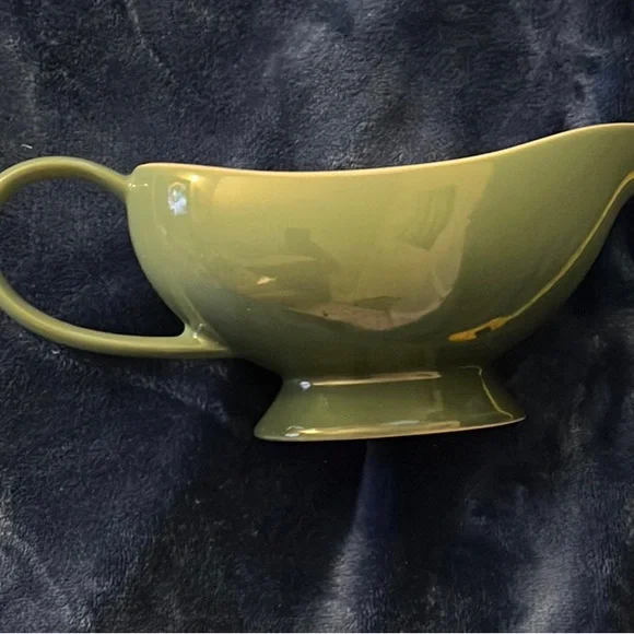 Le Creuset Green Gravy Boat new 9.5 inches New with tag - Picture 2 of 4